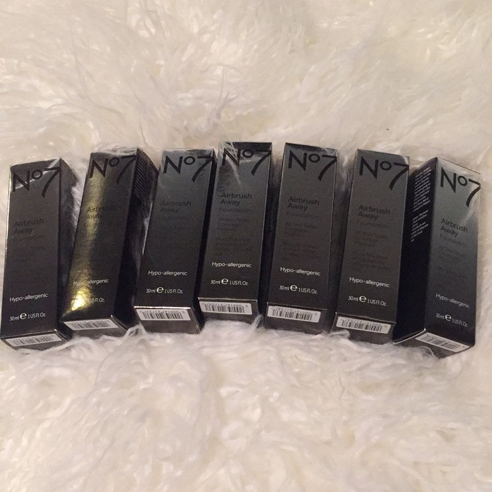 NIB (7) No7 Airbrush Foundation Bundled